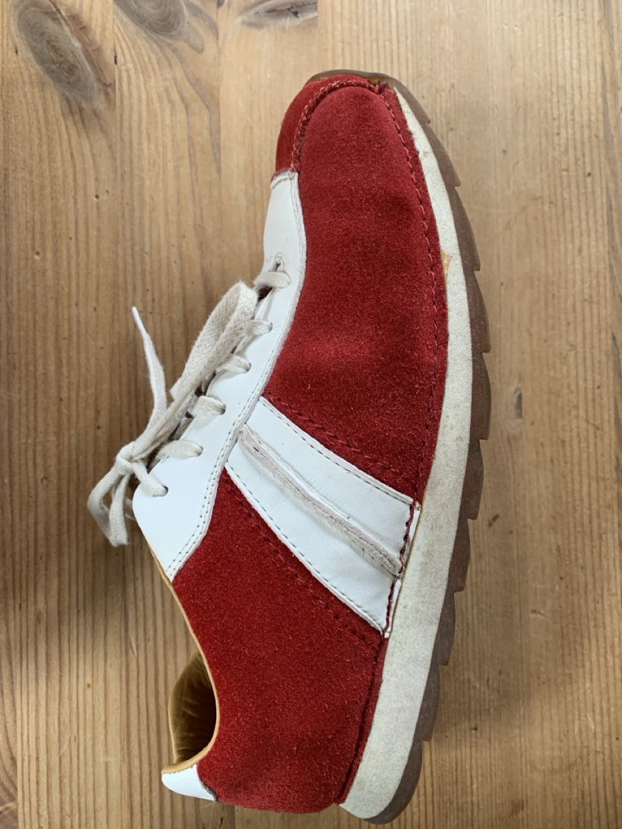 Clarks Scarpe da donna: Clarks Retro Sneaker rot/weiss Gr.6 – Usato da Amriswil venduto da rah_hd2j 2