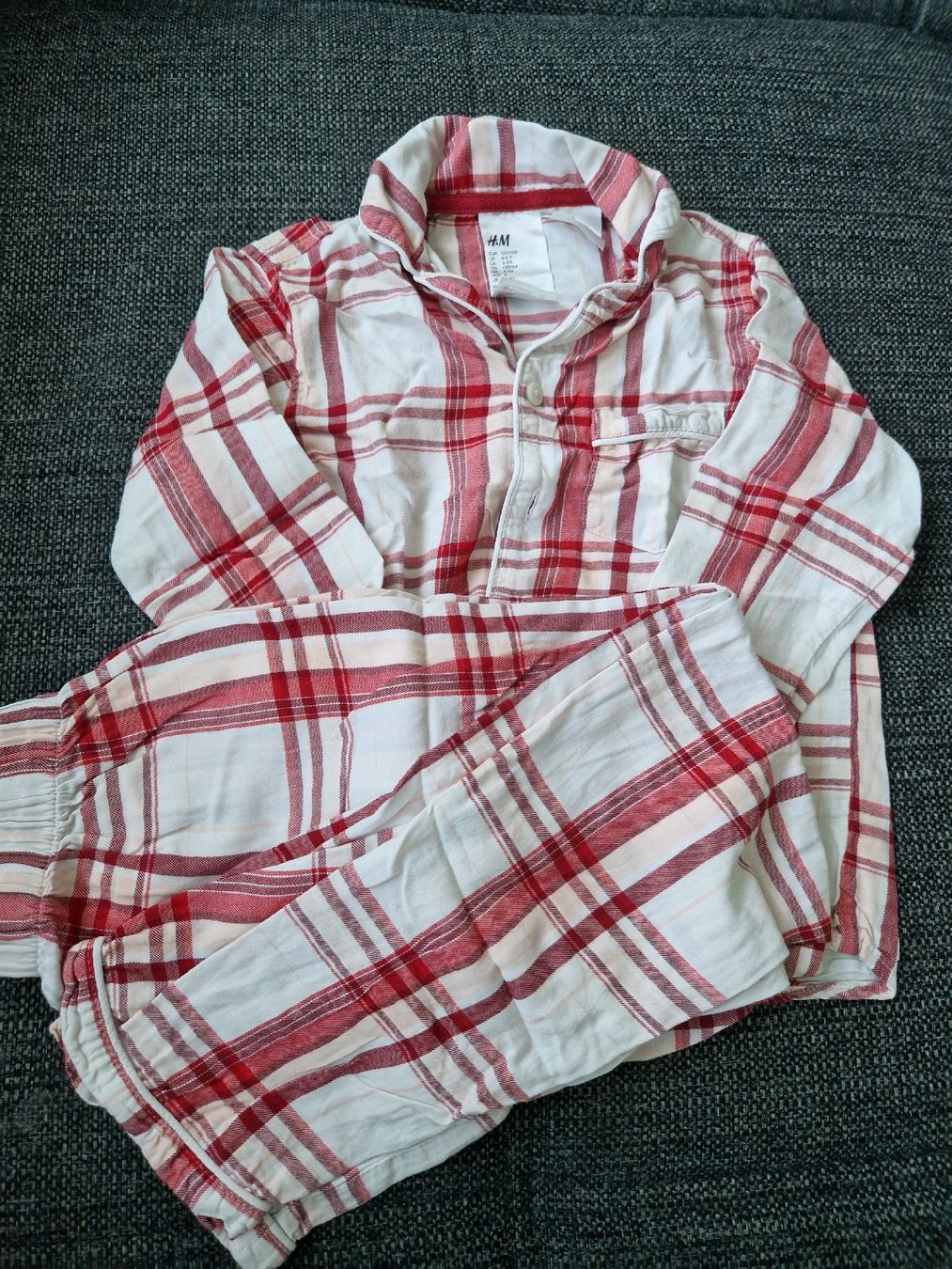 H&M Pyjamas: H&M Pyjama Gr 122-128 – D'occasion à Zollikerberg par nmonika