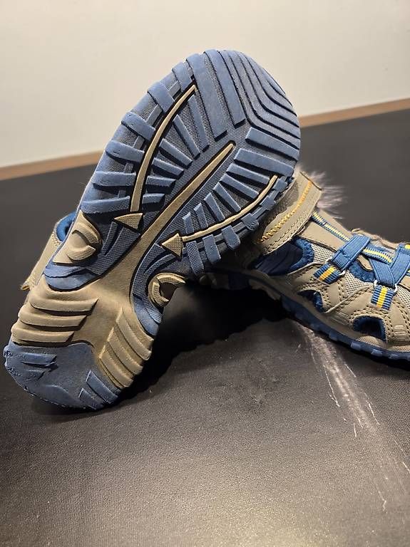 Friboo Scarpe per ragazzi: Sandalen Friboo Grösse 33 – Usato da Büttenhardt venduto da Cardman 1