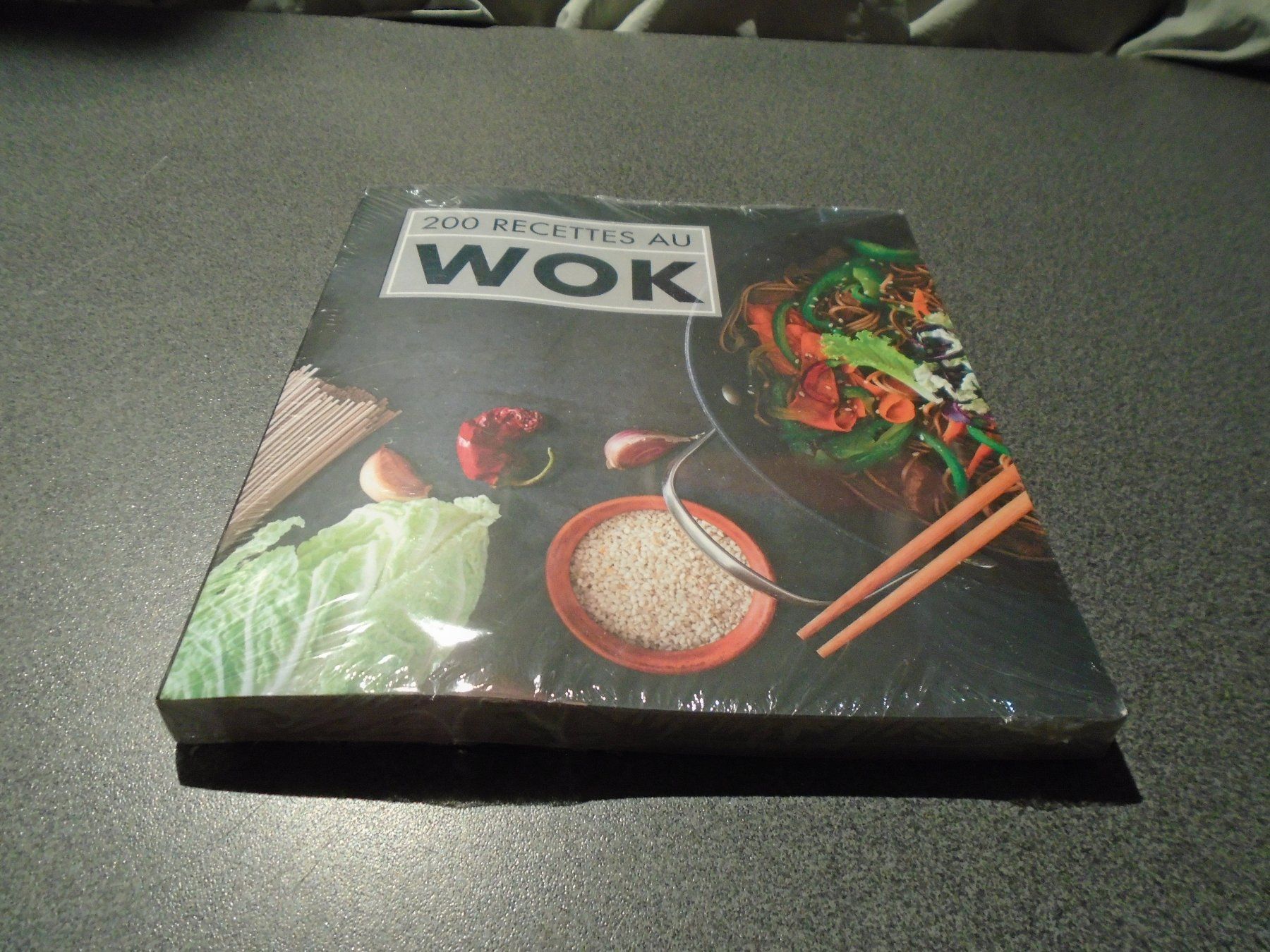 Livres: 200 Recettes au Wok – Neuf avec emballage d'origine à Zürich par abraxas1291