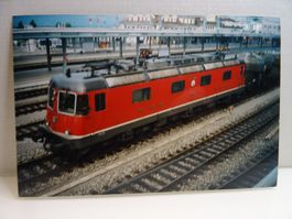 Foto SBB Re 6/6 im Regen Bahnhof Spiez Juli 2002