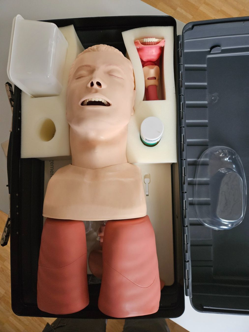 Laerdal Attrezzature mediche: Laerdal Airway Management Trainer – Usato da Riedikon venduto da Oliver670