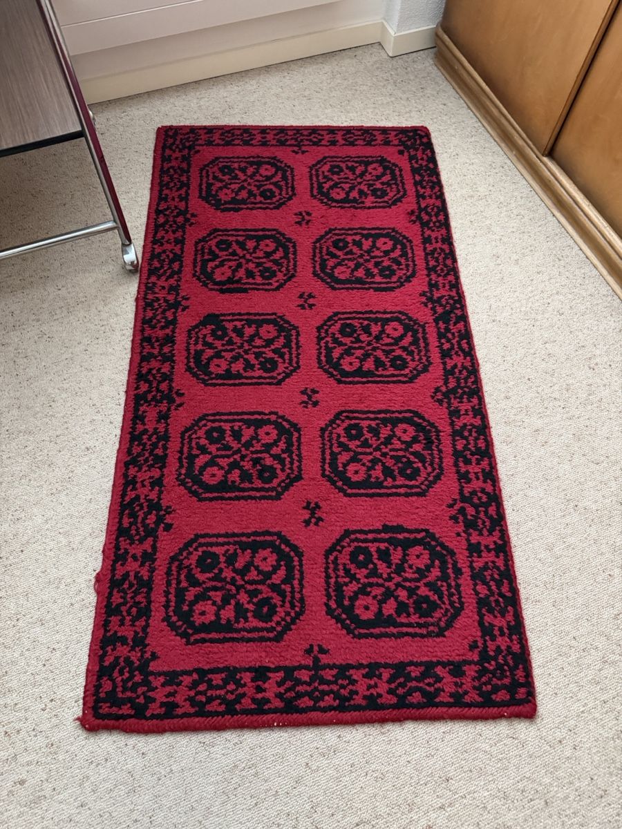 Tappeti: Orientteppich rot schwarz geometrisches Muster – Usato da Siglistorf venduto da demeyste