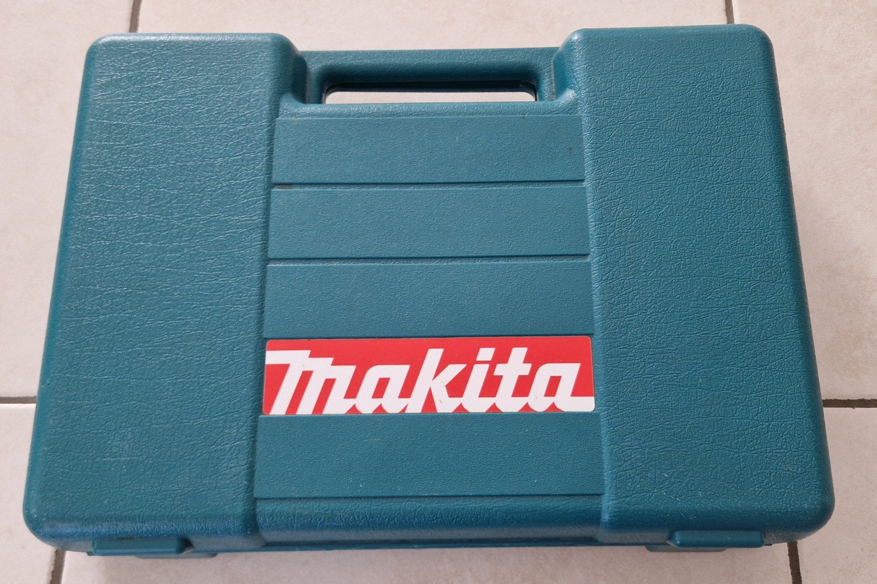 Makita Tutti gli attrezzi: ***** Perceuse-visseuse Makita – Usato da Villaz-St-Pierre venduto da Ubid