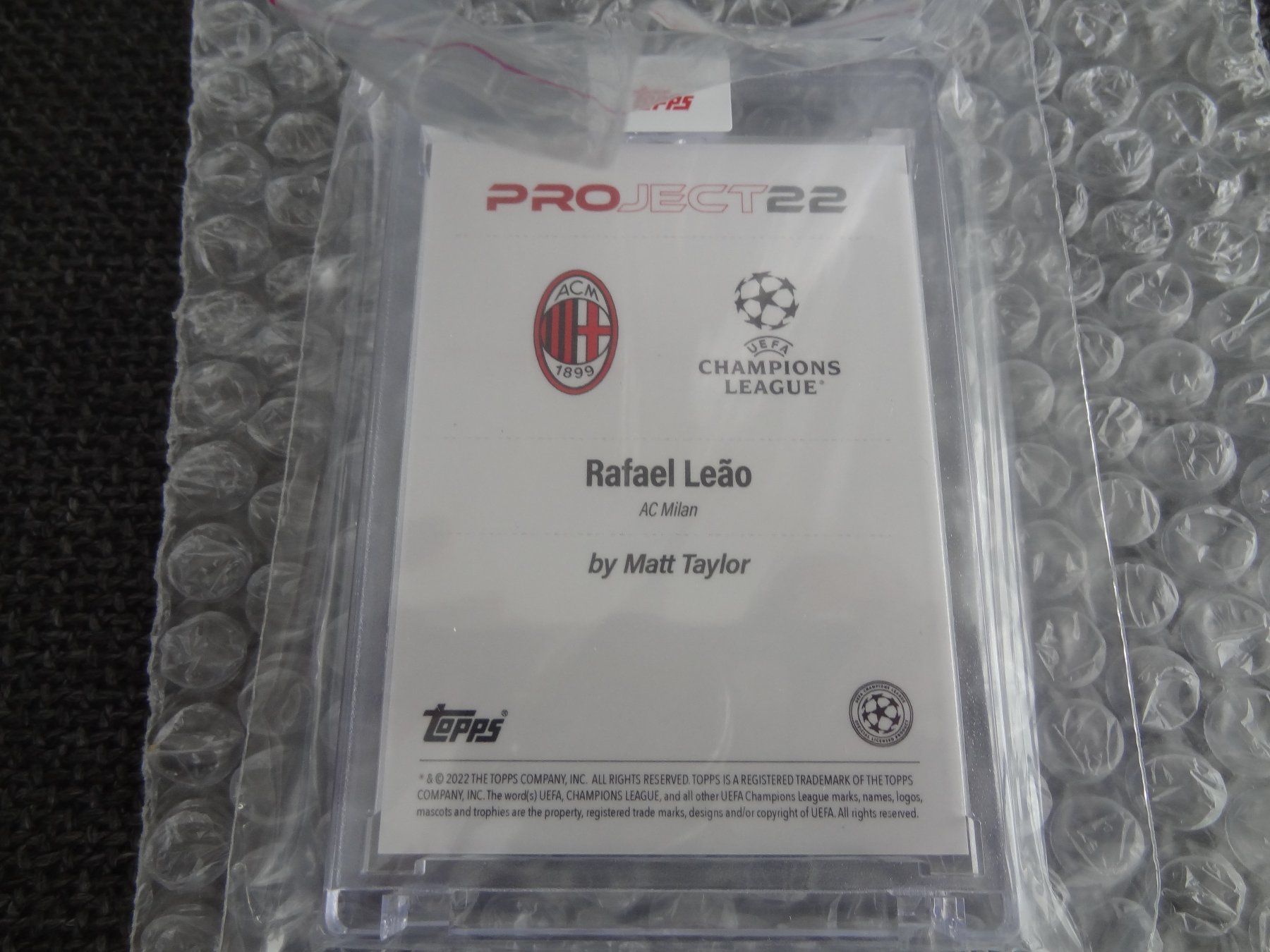 Topps Carte collezionabili: topps Project 22 Rafael Leao AC Milan Trading Card – Nuovo e nell'imballaggio originale da Lyss venduto da Famicom 1
