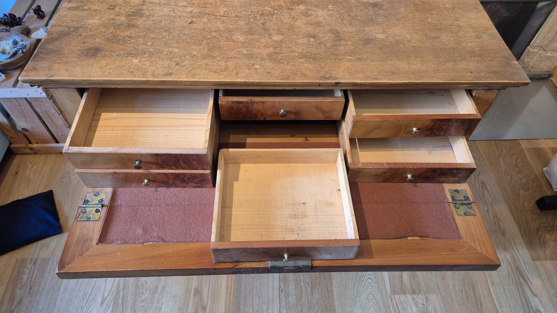 Commodes: Antike Kommode mit drei Schubladen und Fächern – D'occasion à Bern par LuMi36 4