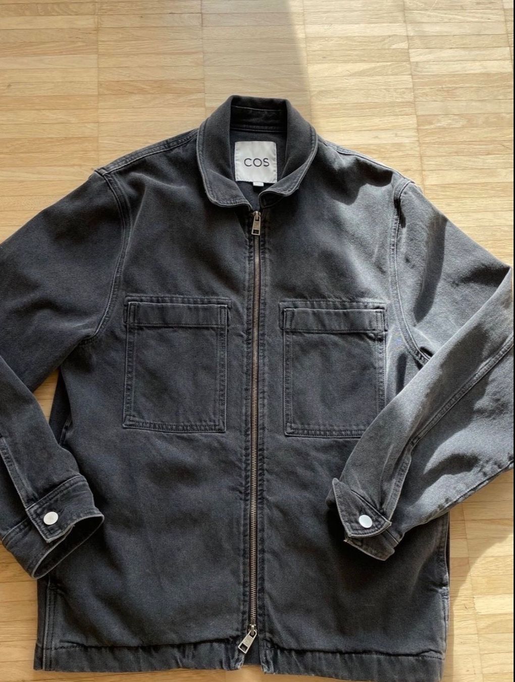 Cos Vestes: COS Jeansjacke/overshirt denim grau – D'occasion à Neuchâtel par Blek7