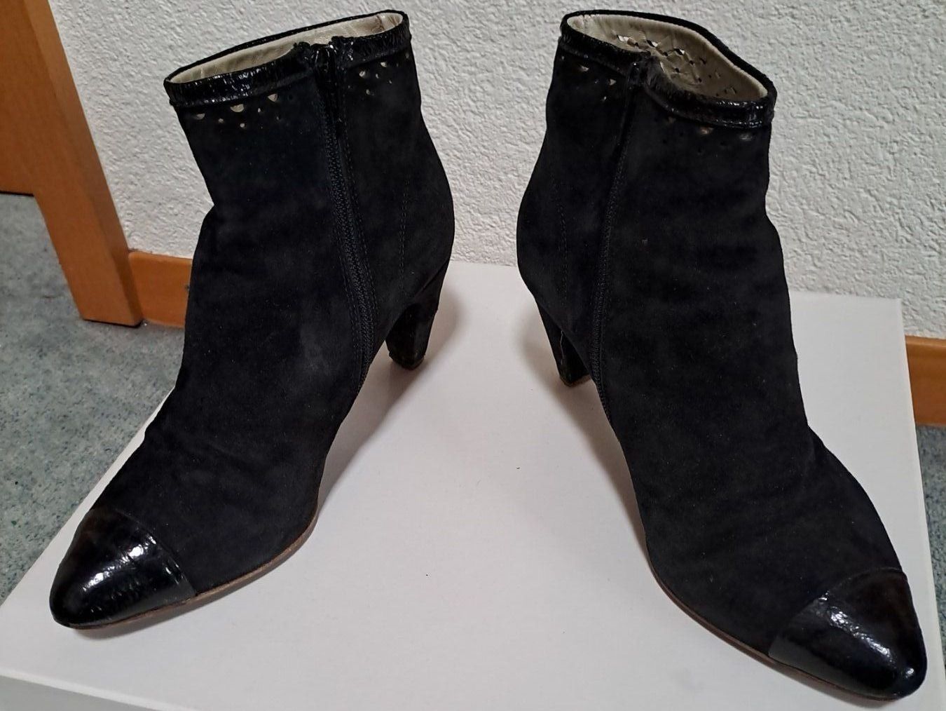 Scarpe da donna: Schwarze Stiefelette, NP 298.--, Gr. 39 – Usato da Frauenfeld venduto da Andadaa 1