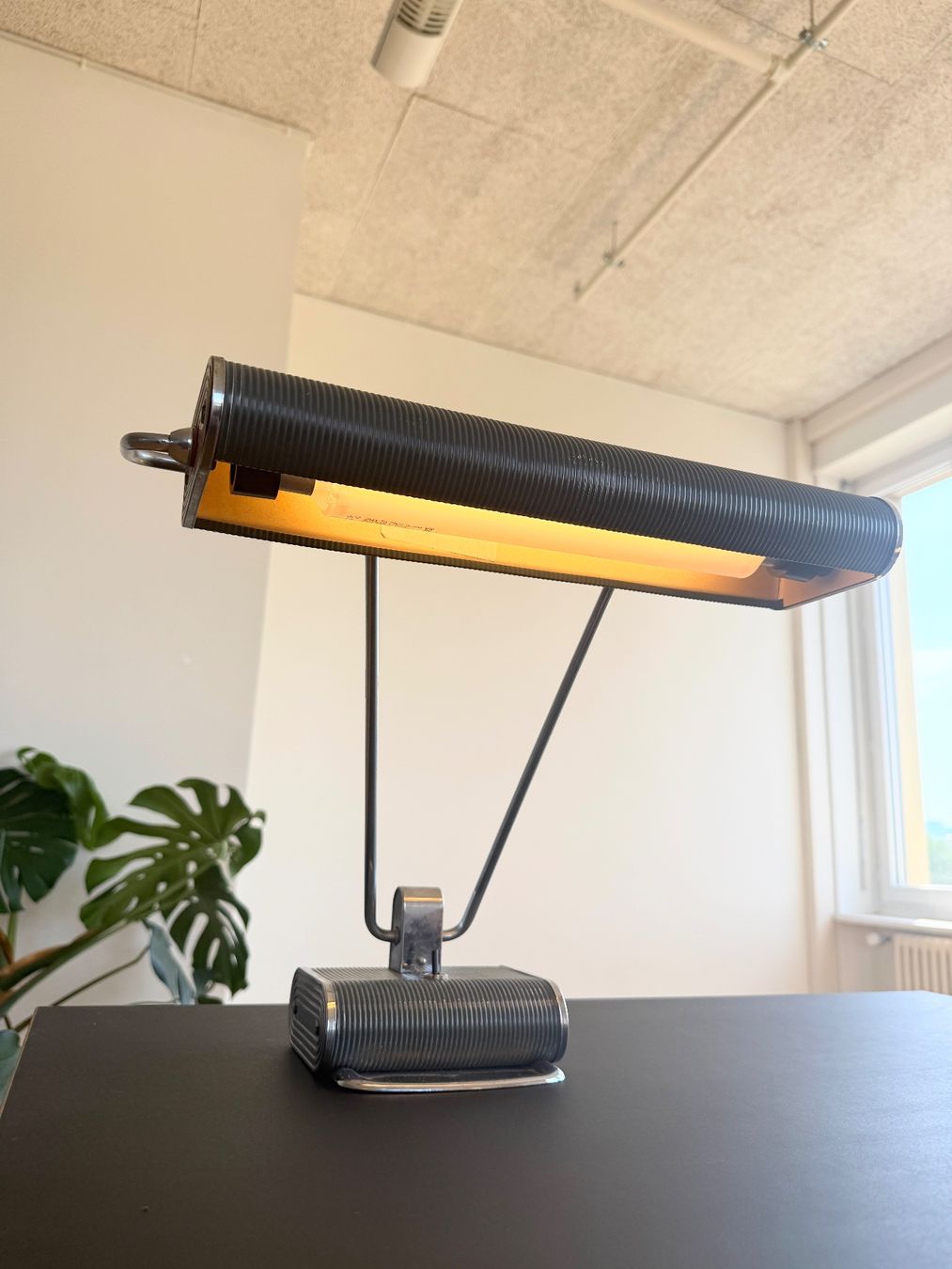 Lampes: Eileen Gray Lampe Jumo 71 – D'occasion à Bern par miro-co.