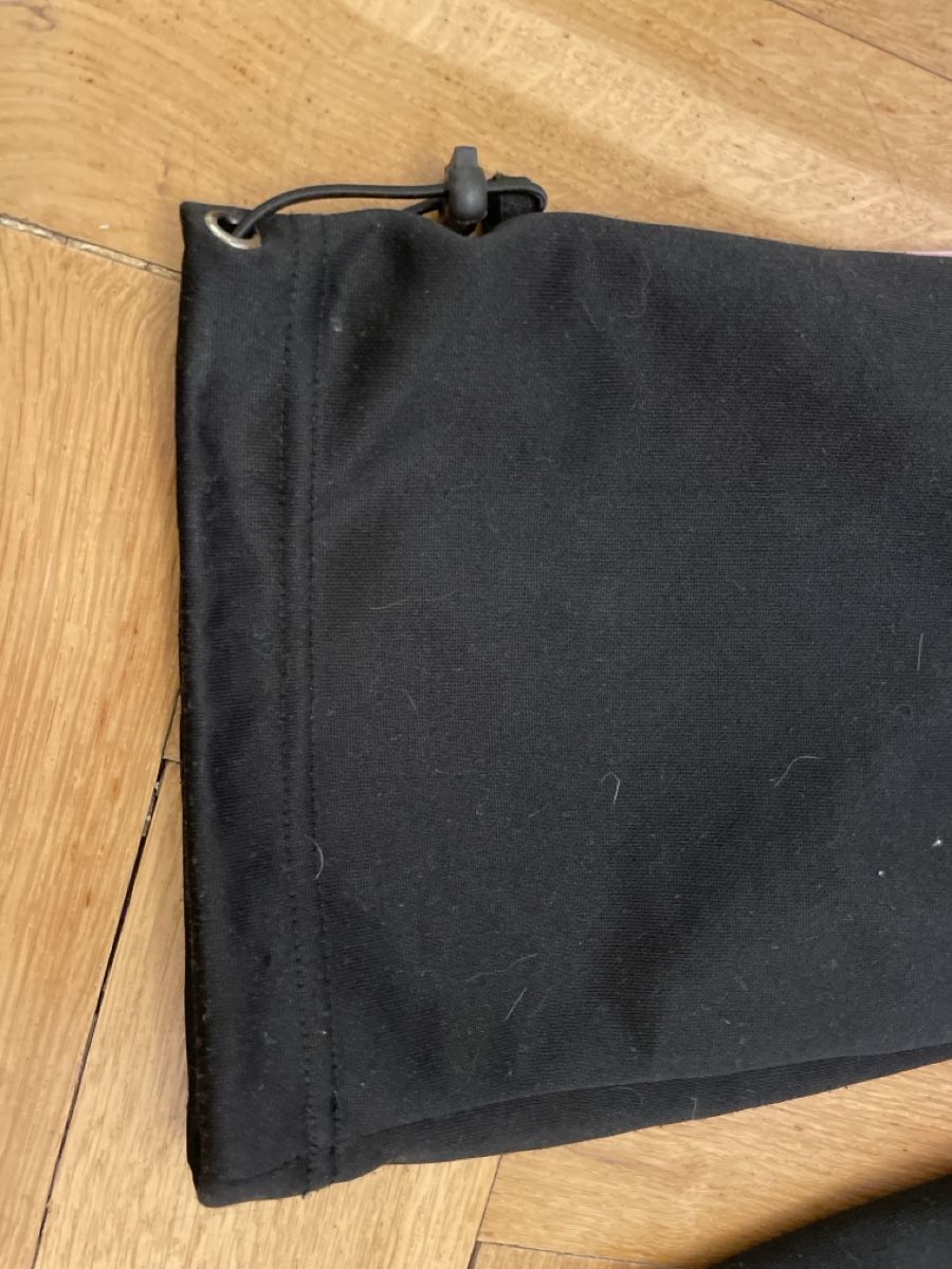 Pantaloni: Sporthose schwarz rosa – Usato da Bern venduto da gin_jl75 2
