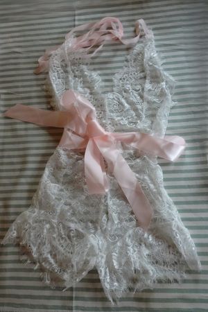 Sexy Body weiss mit rosa Schleife Gr. XS/S - 226092