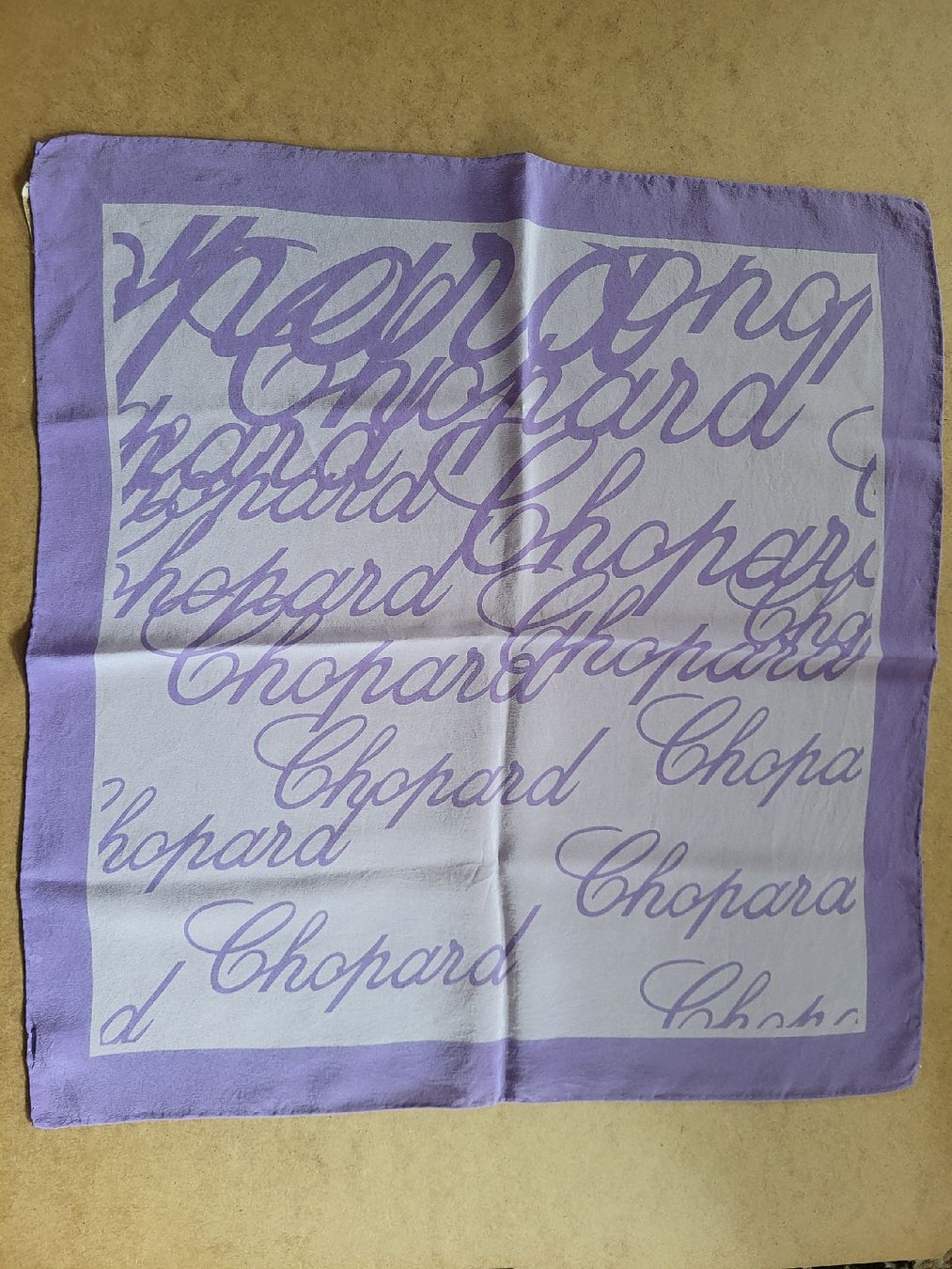 Chopard Foulard & Sciarpe: Originaler Chopard-Schal – Nuovo (secondo la descrizione) da Zweisimmen venduto da Adorable