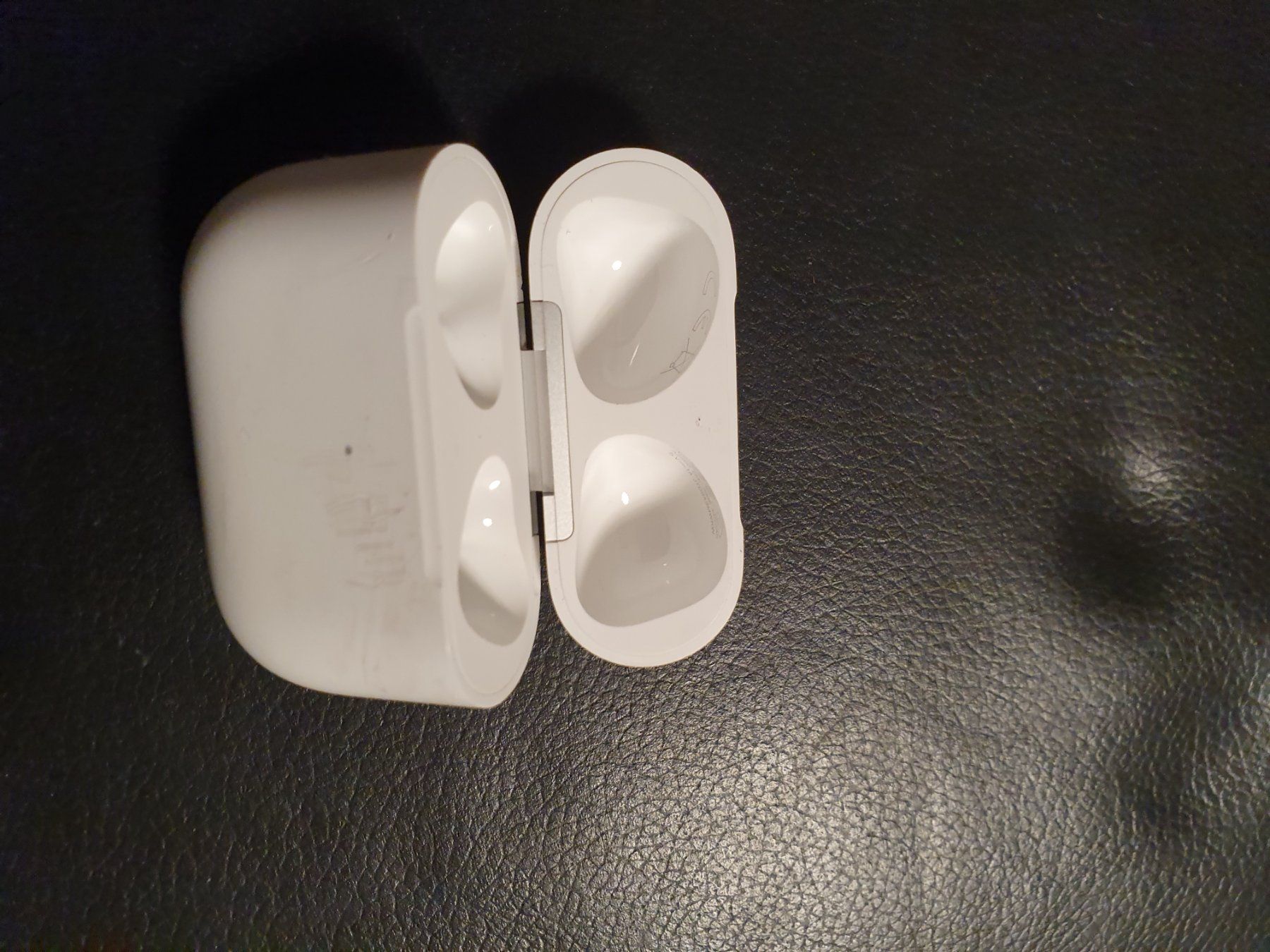 Apple Caricabatterie: Airpods case   1 ge  pro einwandfrei – Usato da Zürich venduto da Sigana