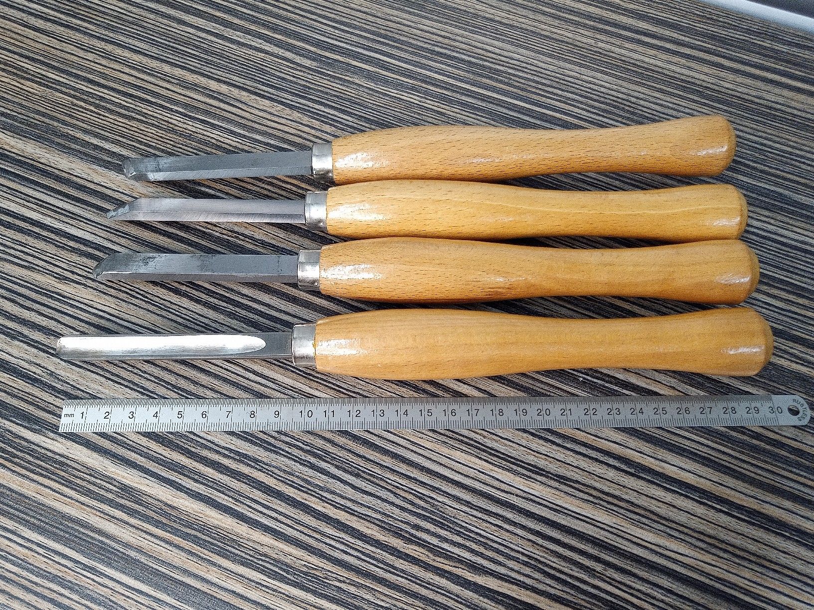 Tutti gli attrezzi: 4x lange Stechbeitel / Schnitzwerkzeug – Usato da Reiden venduto da Zofi-Brocki 4
