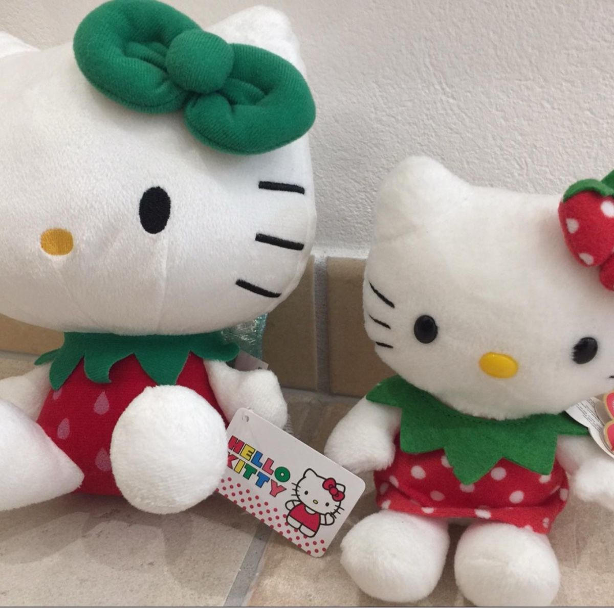 Hello Kitty Giocattoli: Peluche Hello Kitty: 2 pezzi, nuovi! – Nuovo (secondo la descrizione) da Losone venduto da Tilly-nb7t