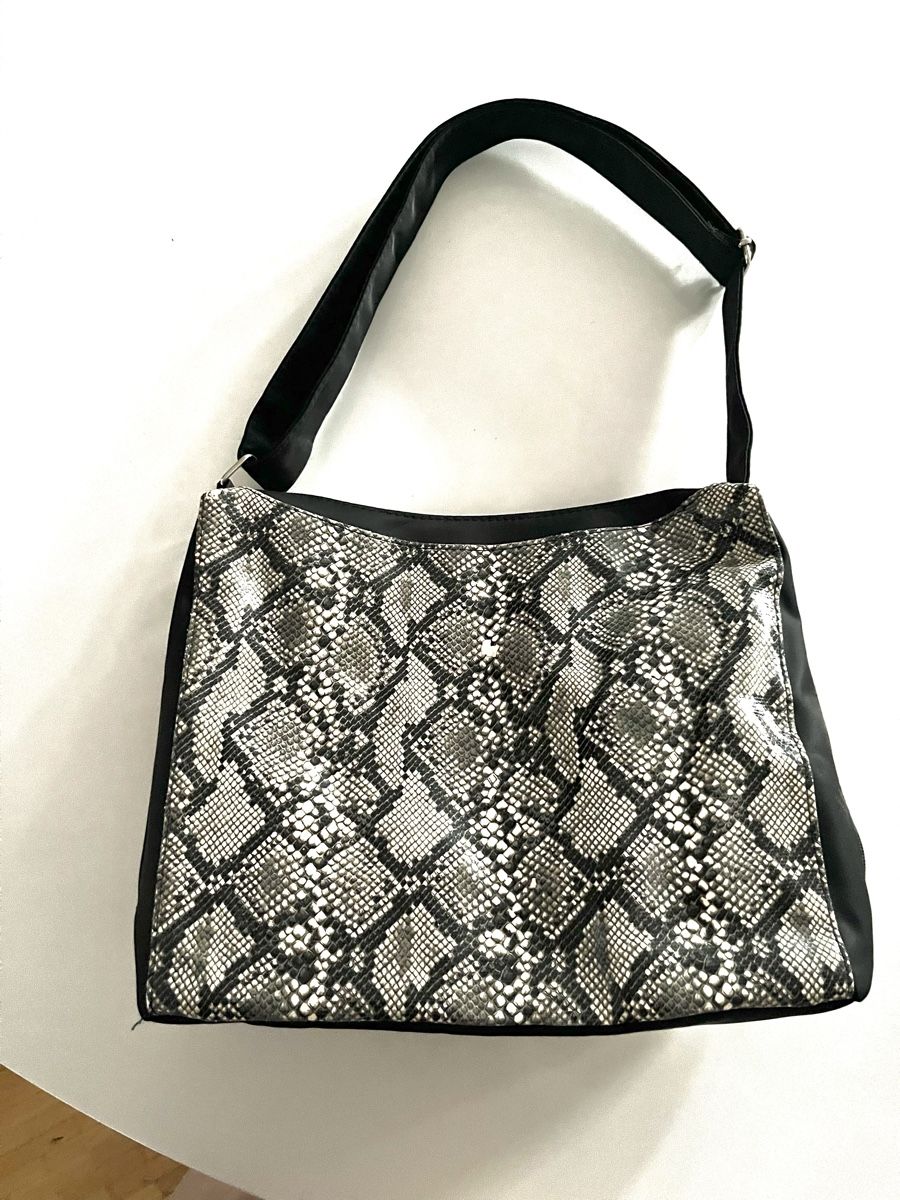 Taschen für Damen: SCHULTERTASCHE MIT SCHLANGENMUSTER – Neu (gemäss Beschreibung) aus Basel von JJ.Elena