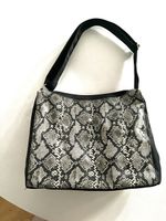 SCHULTERTASCHE MIT SCHLANGENMUSTER