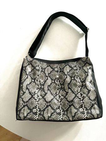 SCHULTERTASCHE MIT SCHLANGENMUSTER
