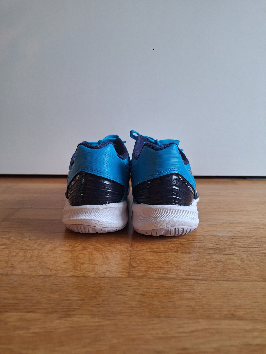 Asics Schuhe für Jungen: Hallenschuhe / Turnschuhe Asics 42 – Gebraucht aus Hünenberg See von geta77 3