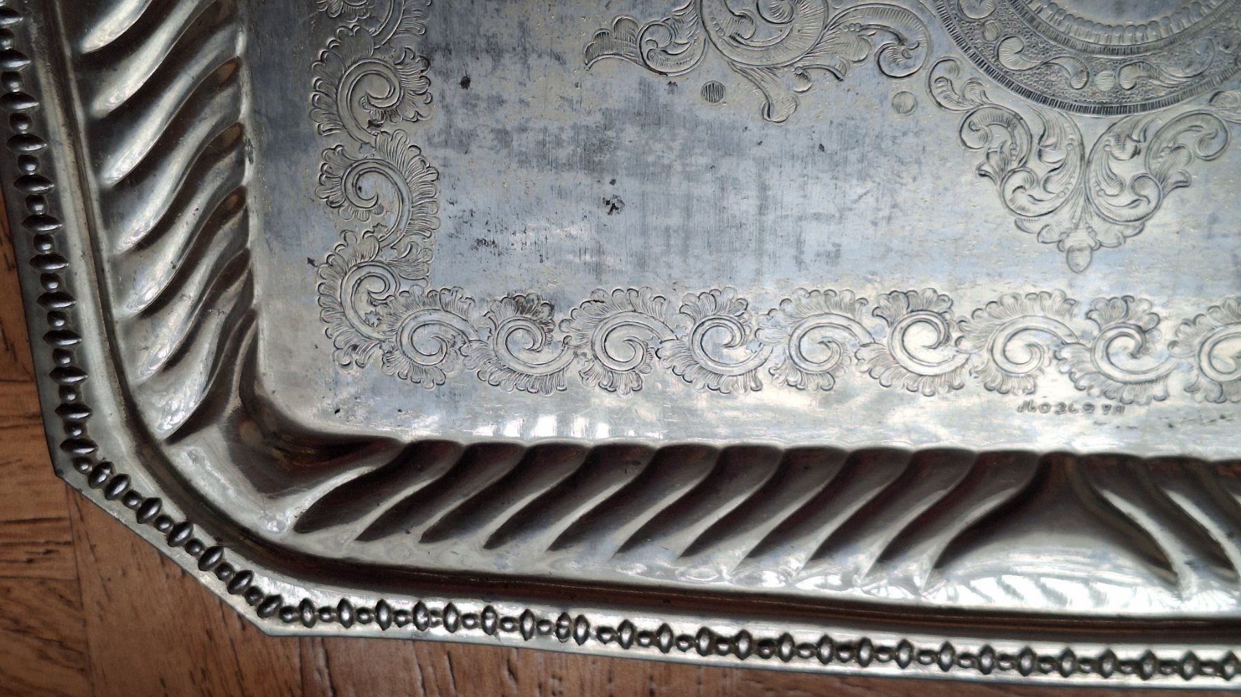 Plateaux: altes Metall Tablett mit schönem Muster – D'occasion à Dornach par majo8689 5