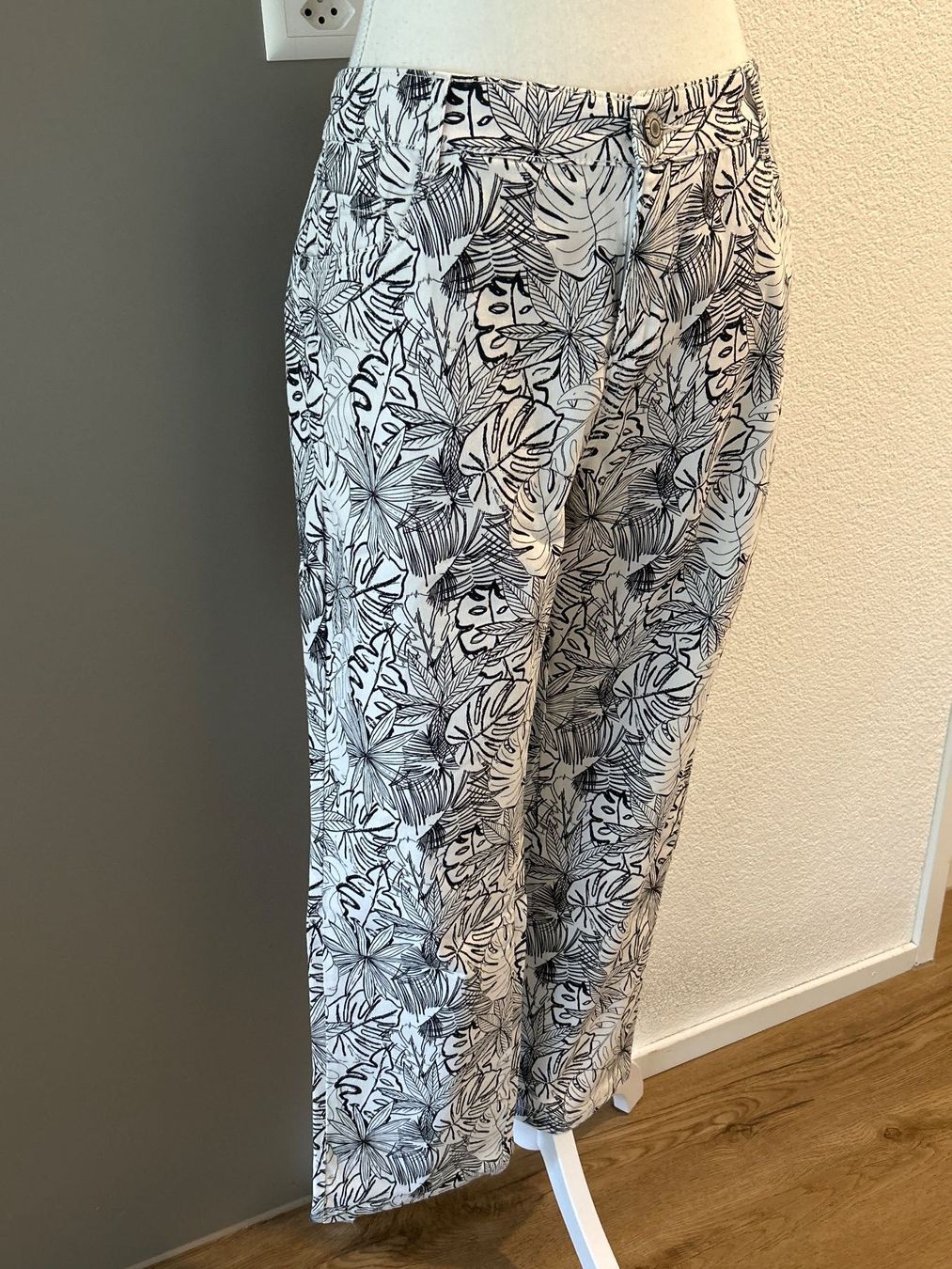 Pantaloni: Damenhose weiss mit Muster von Multiblu Gr.40 – Nuovo (secondo la descrizione) da Brunnen venduto da Nala2929 3