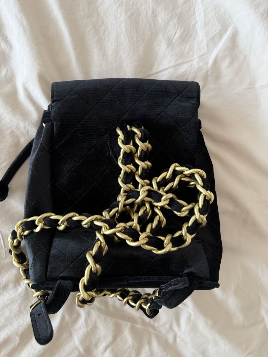 Chanel Zaini: Zaino Chanel Beautè con catena oro  – Nuovo (secondo la descrizione) da Montagnola venduto da sar_g6nd 3