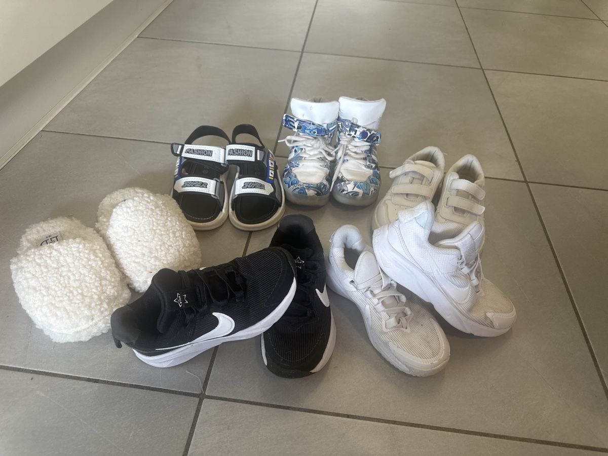 Scarpe per ragazzi: Jungen Schuh Paket Grösse 30 – Usato da Amriswil venduto da JaJa-Express 1