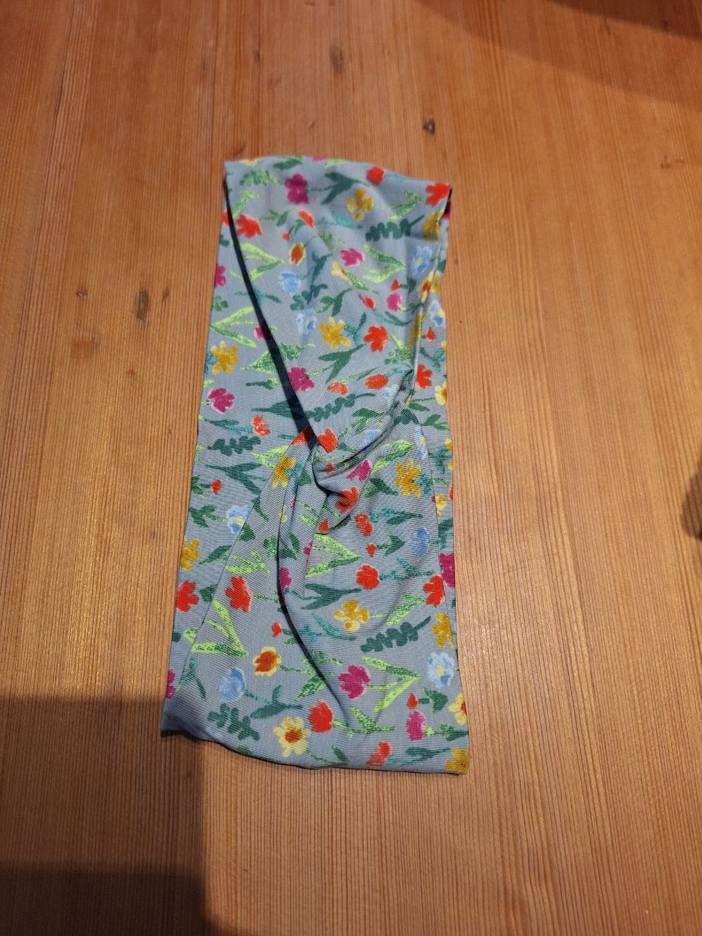 Copricapi, berretti & cappellini: Stirnband Blumenmuster – Usato da Zollikofen venduto da flora7 1