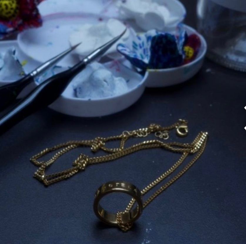 Maison Margiela Catenine: Goldene Maison Margiela Kette – Usato da Gutenswil venduto da Risu99