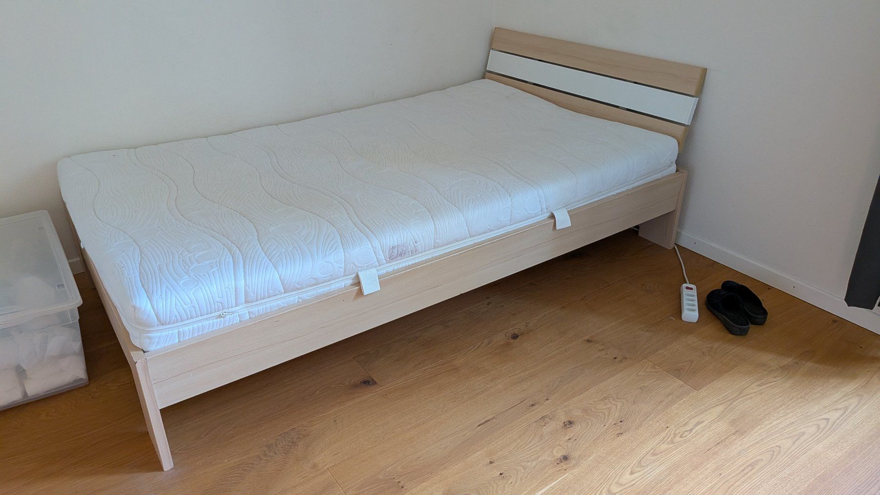 Betten: Bett mit Matratze, 120 cm breit – Gebraucht aus Rupperswil von white.rabbit