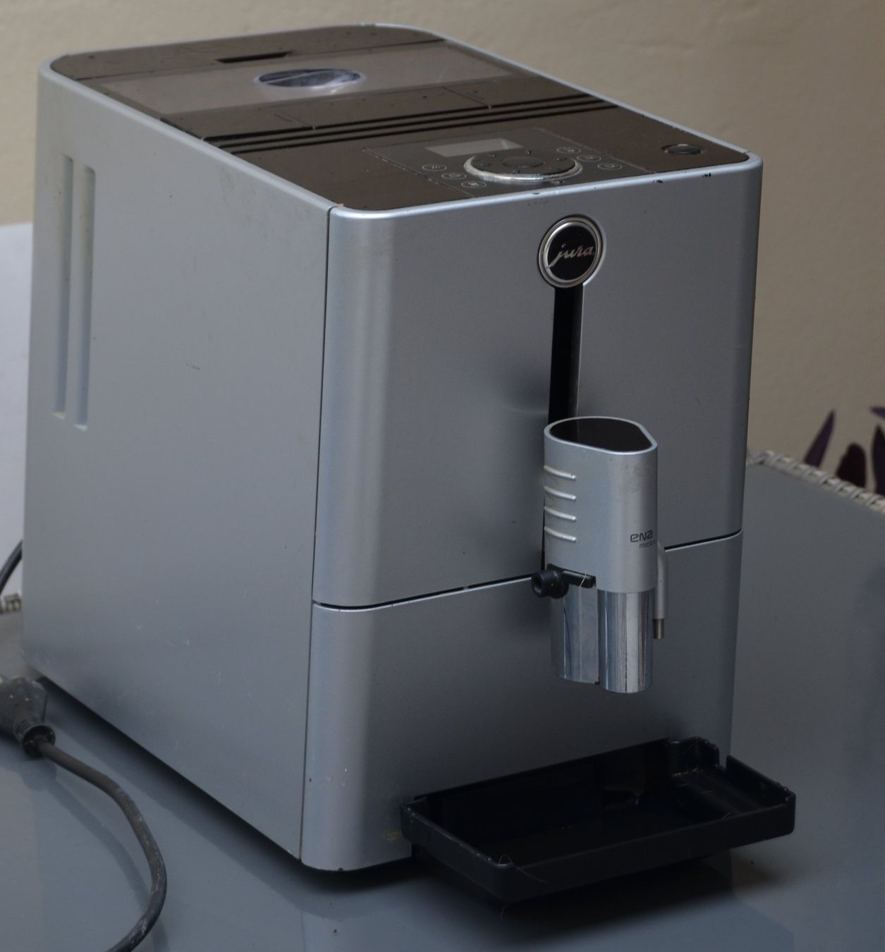Jura Kaffeemaschinen & Espressomaschinen: Jura ENA Micro 9 Kaffeemaschine / machine à café – Gebraucht aus Collonges von arashee 3