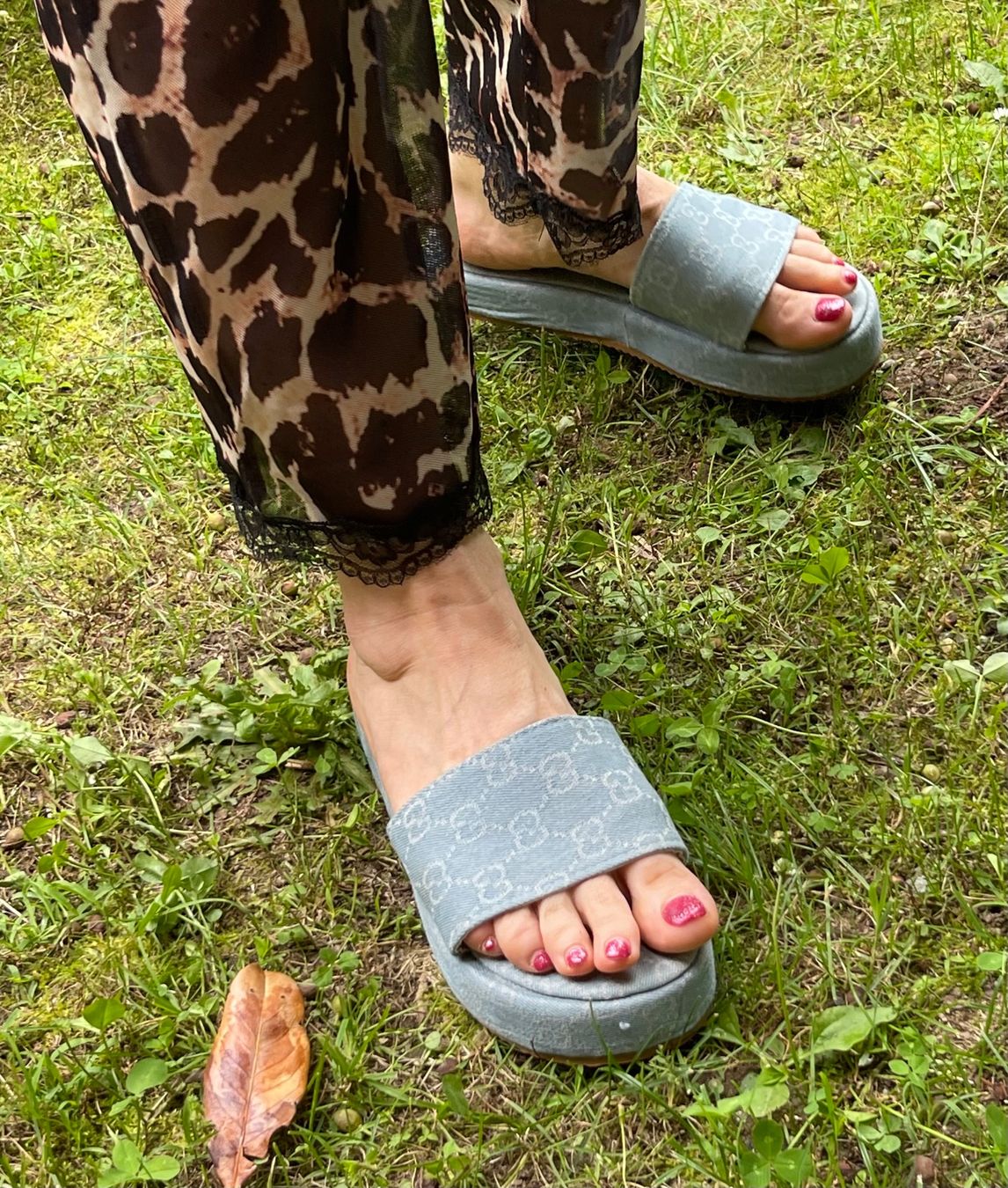 Scarpe da donna: Jeans sandali con logo-39.5/40 – Nuovo (secondo la descrizione) da Gordevio venduto da LanaZimm 3