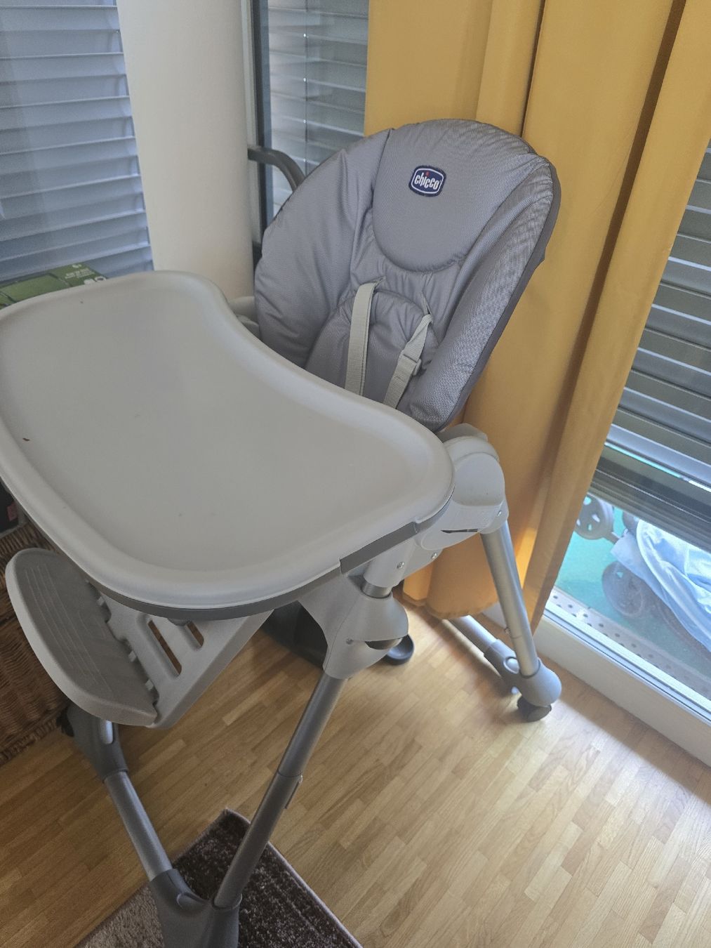 Chicco Wippen & Schaukeln: Chaise haute Chicco, grise, bon état – Neu (gemäss Beschreibung) aus Avenches von nya_b889 1
