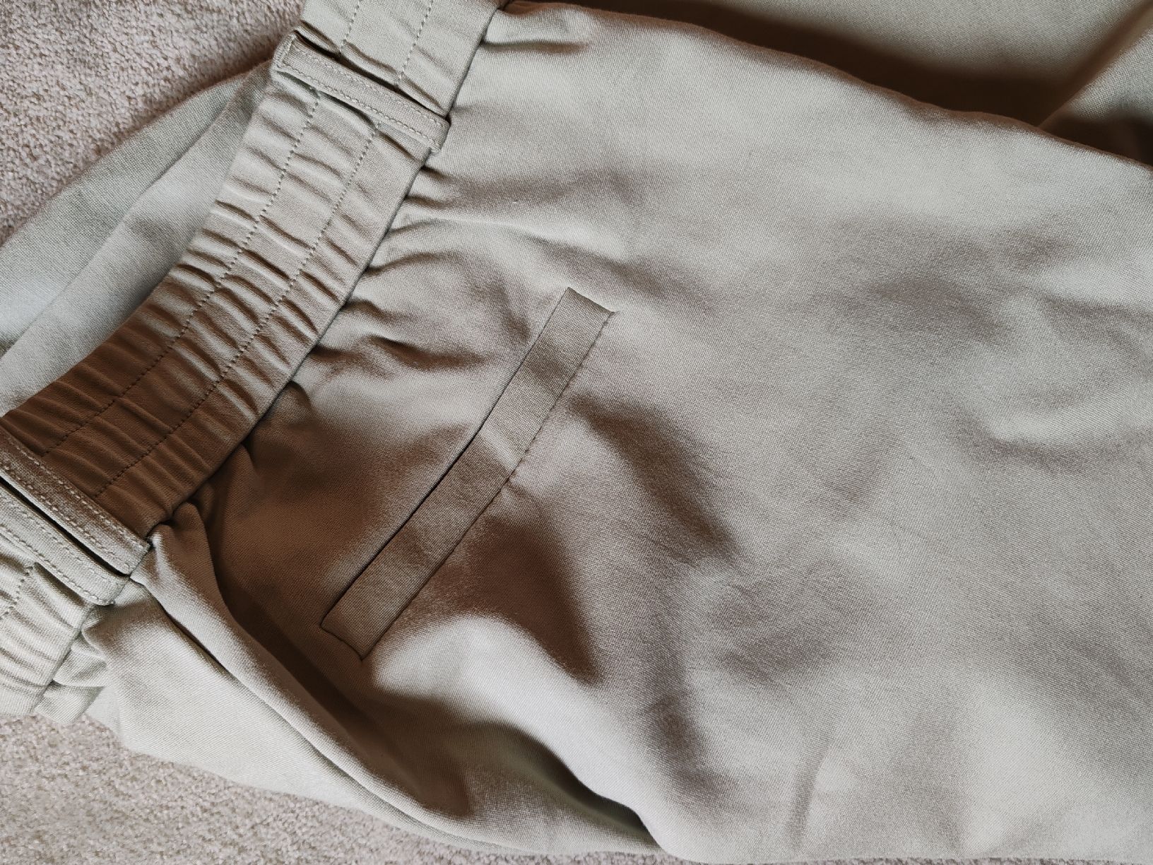 Pantaloni: Amisu Hose, Gr. 40, Khaki, bequeme Freizeithose – Usato da Untervaz venduto da DoniWii1985 3