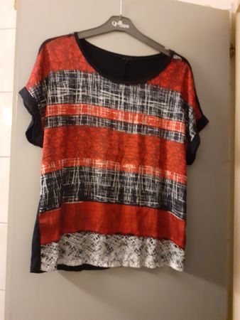 Damen TShirt   rot/schwarz/weiss gestreift Grösse M