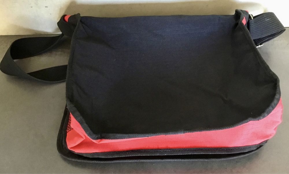 Bench Borse: Umhängetasche mit Überschlagdeckel - SPORT BENCH – Usato da Eggersriet venduto da Wiese61 2