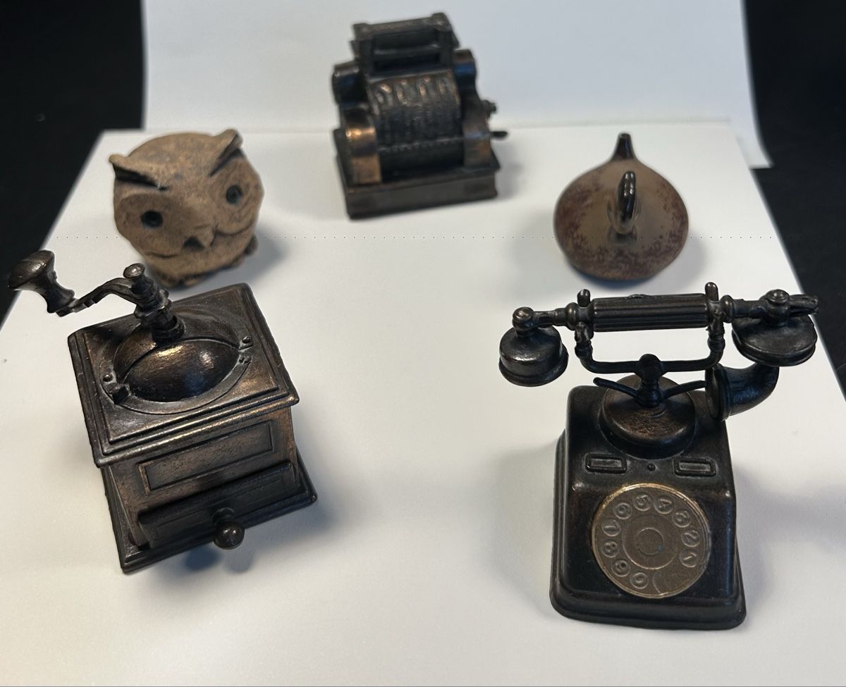 Tutte le decorazioni: Antike Mini Lot: Kaffeemühle, Telefon, Kasse, Eule, Huhn – Usato da Bern venduto da mon_622y 8