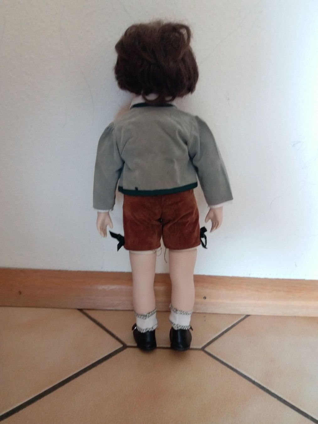 Bambole: Porzellainpuppe Schweizer Junge. – Usato da Marin-Epagnier venduto da Natasa82 2