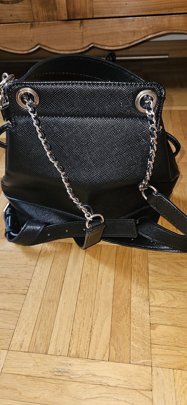 Guess Borse da donna: sac à dos guess – Nuovo (secondo la descrizione) da la tour-de-peilz venduto da Hibou82 1