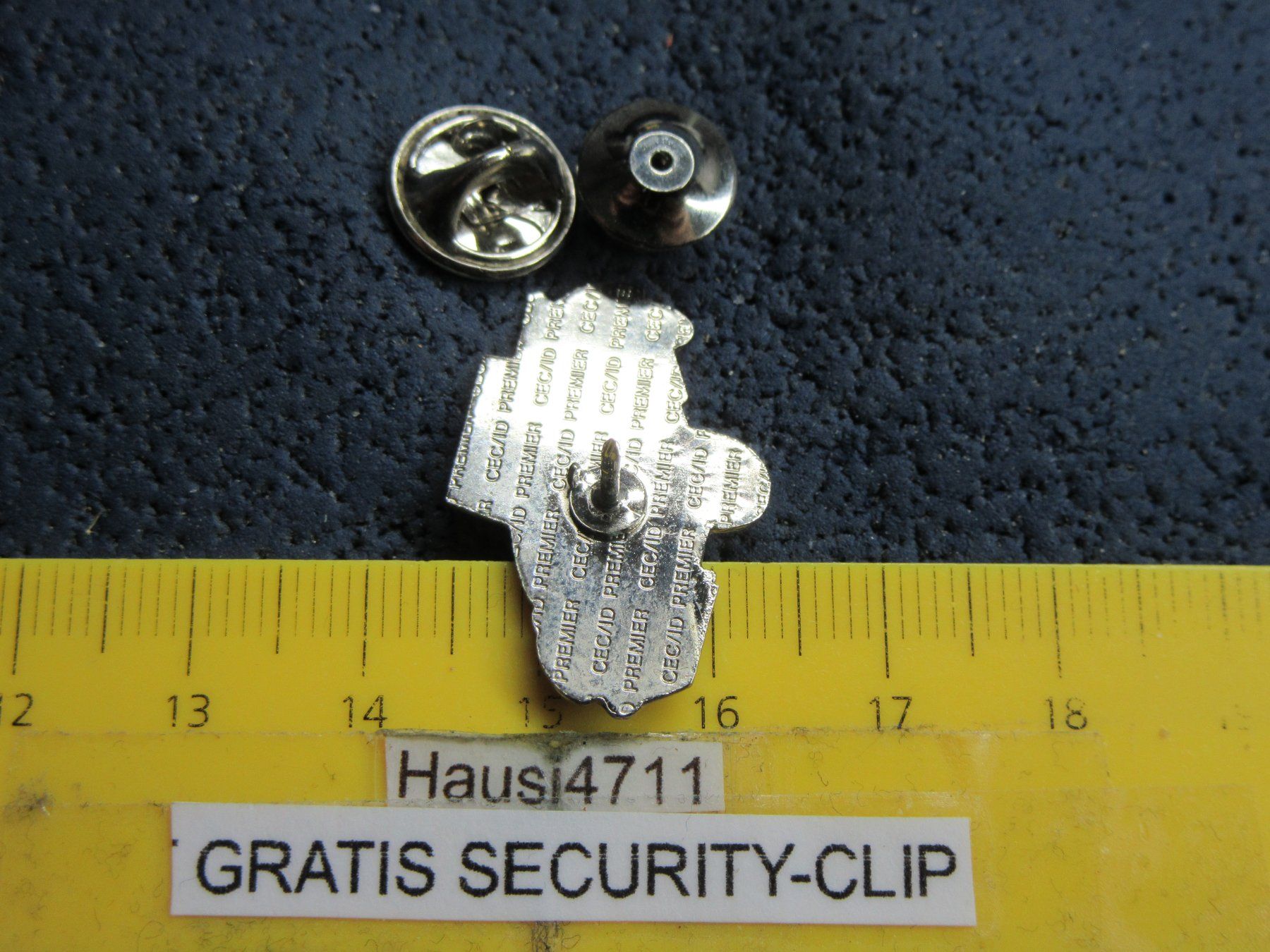 MG Placchette & Badge: MG MIDGET 1945 AUTO PIN GLASIERT MIT SECURITY-CLIP KLEINFEIN – Usato da Ettingen venduto da Hausi4711 2