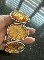Armband silberfarben mit ovalen Steinen, bernsteinfarben.