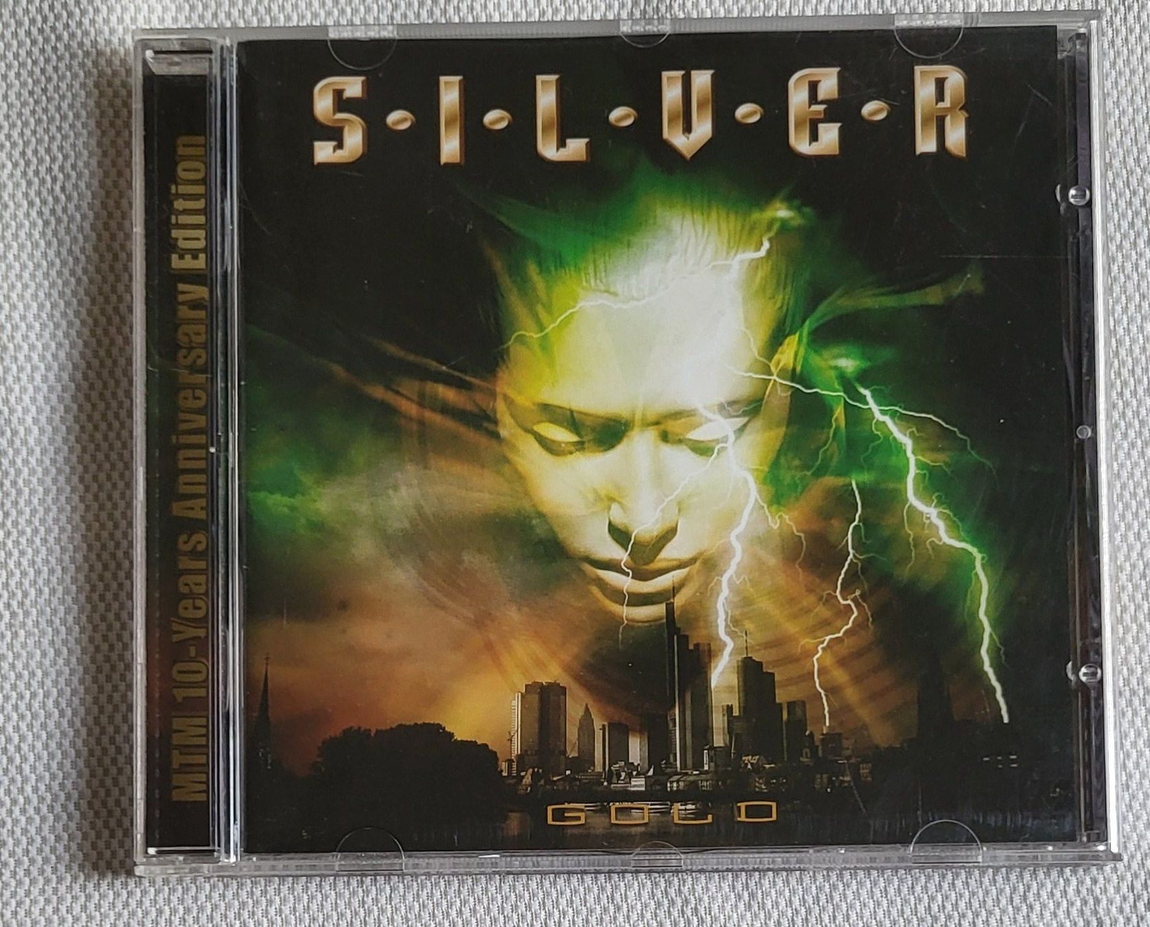 CD: Silver - Gold – Usato da Villars-sur-glane venduto da Epsilonhike