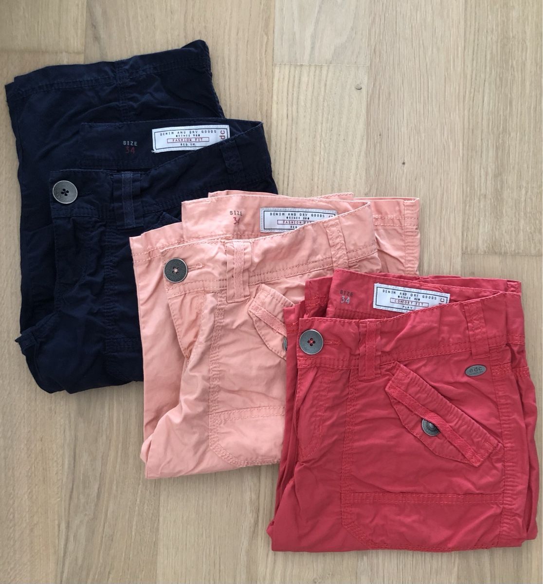 Esprit Pantalons: 3 Esprit edc Cargo-Shorts, Grösse 33 – D'occasion à St. Gallen par Allegra_blue