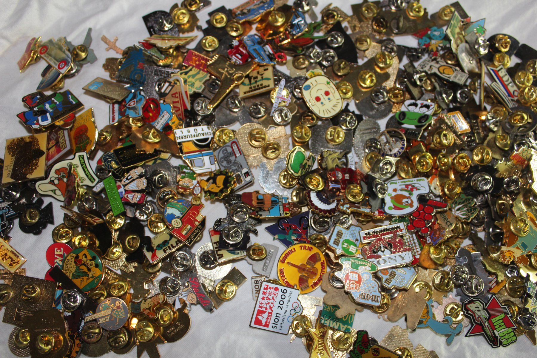 Placchette & Badge: pins 300x badge – Usato da Travers venduto da ColibriRoseOrange