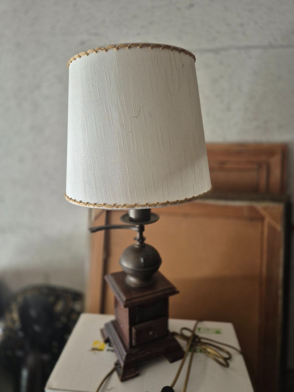 Paralumi: Lampe sur pied - Moulin à café – Usato da Essertes venduto da onezoneplay