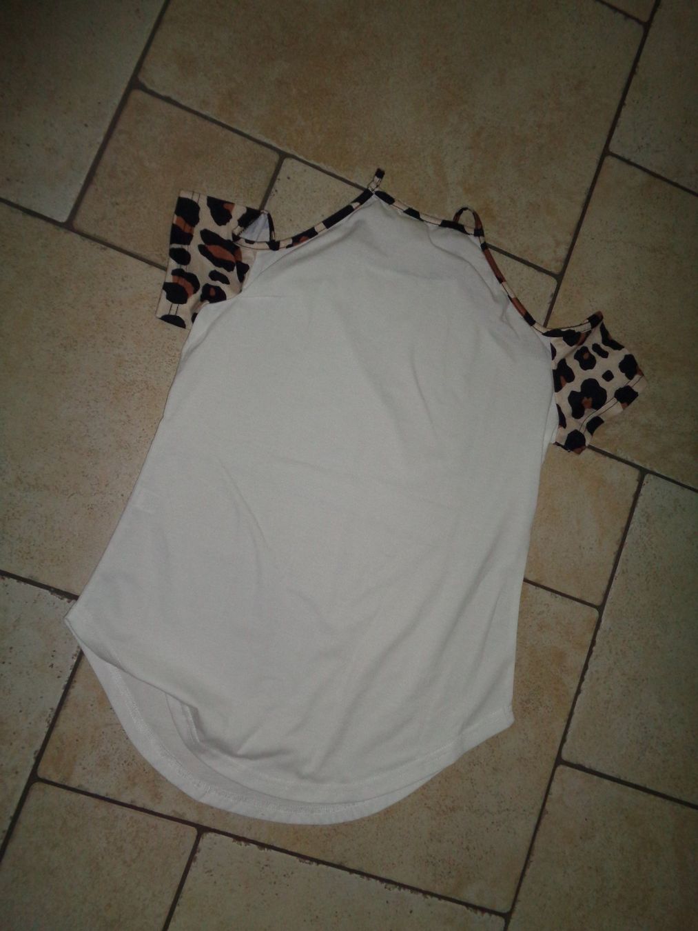 Shein T-Shirts: Shirt  Shein  Grösse XS/36 – Gebraucht aus Kreuzlingen von Robi-2003 2