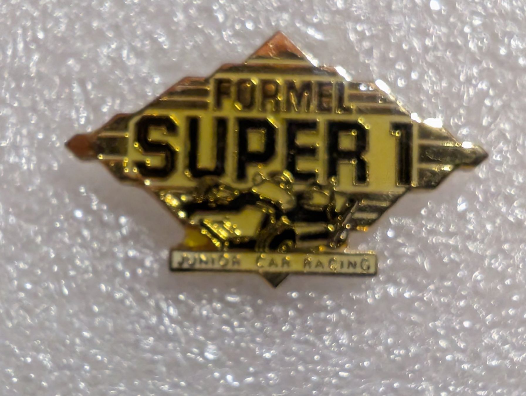 Plaketten & Abzeichen: Ansteckpin 213: Formel Super 1 – Gebraucht aus Oppligen von Pin-Fall-Shop