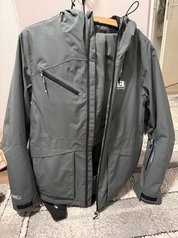 Decathlon Costumes, combinaisons de sport et fonctionnelles: Herren Skianzug – D'occasion à Bern par bob_clj7