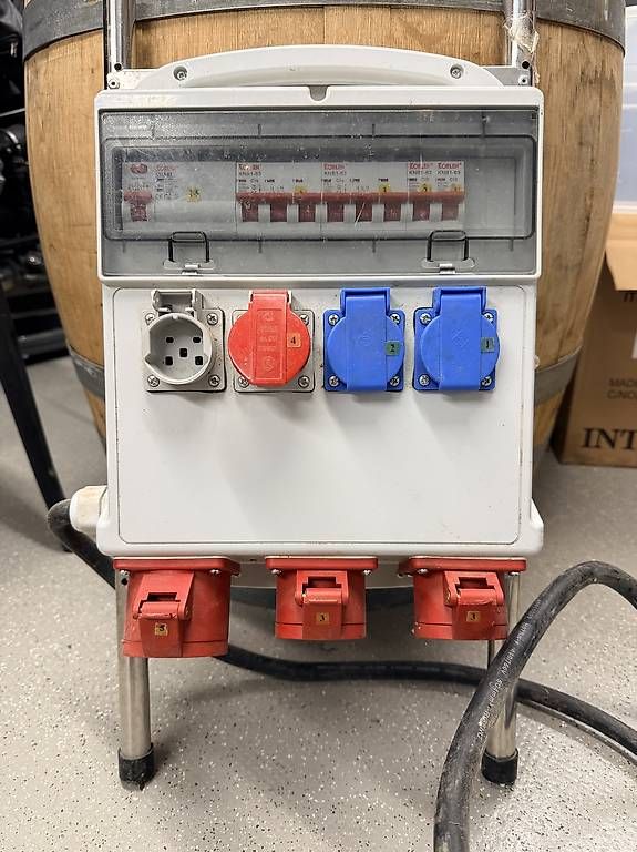 Elettrotecnica: Tableau électrique chantier provisoire 32A – Usato da Bussigny venduto da mdu_y7pk