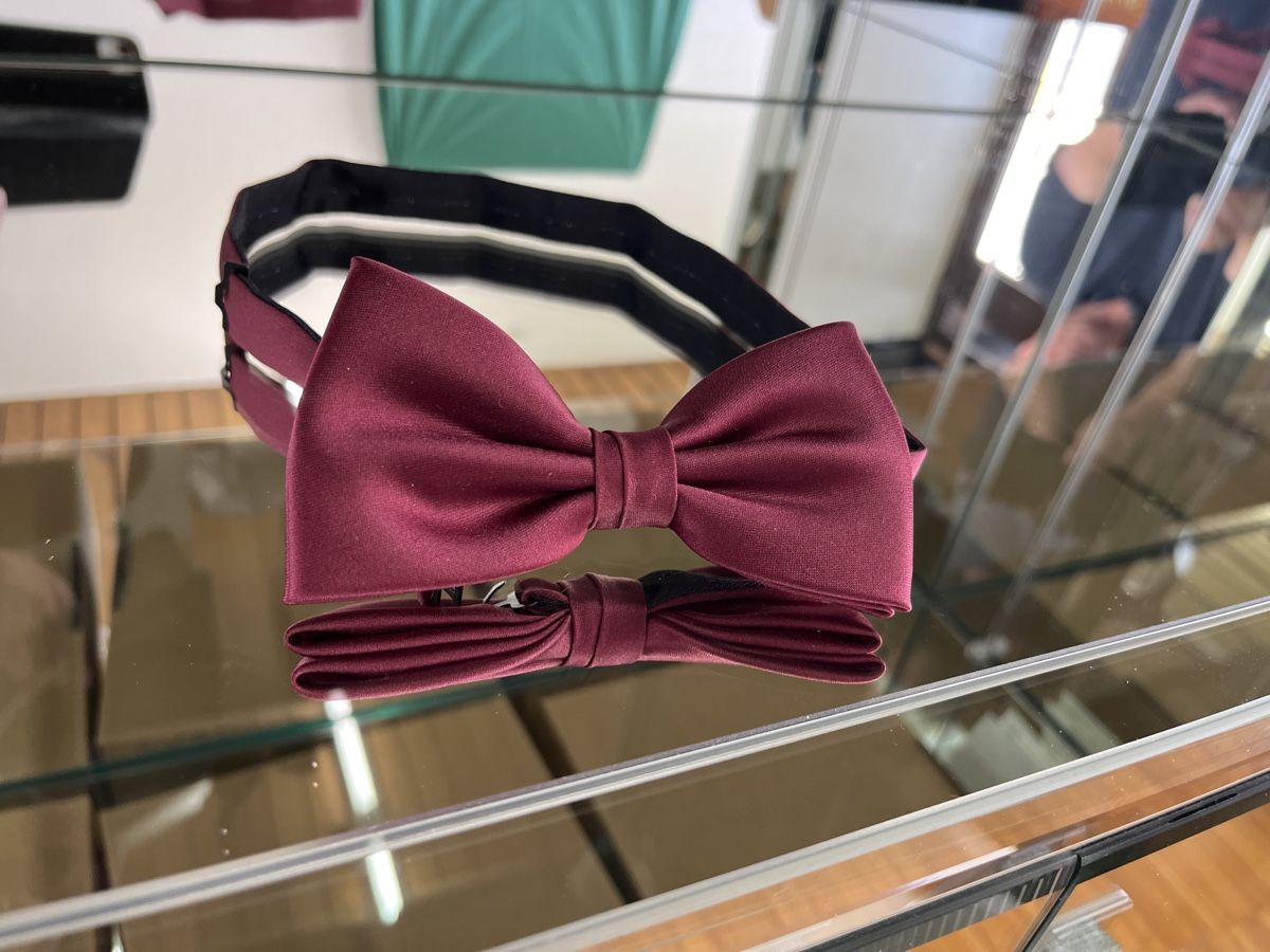 Cravatte: Fliege Schlaufe bordeaux Polyester neuwertig – Nuovo (secondo la descrizione) da Oberwil b. Zug venduto da DeineWunderkammer